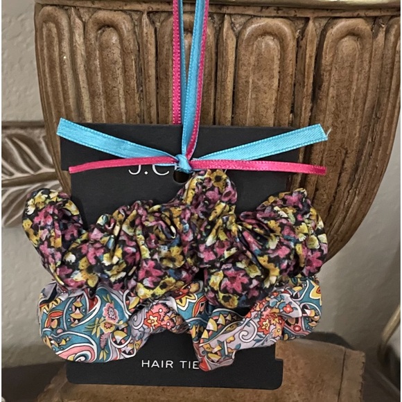 J Crew Floral Hair Scrunchies Set Of 2 NWT - Picture 2 of 4